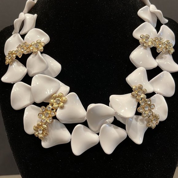 Unique White Necklace with Gold Flowers & Earring Set - Picture 5 of 6